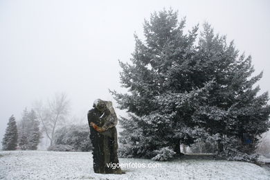 SNOW IN VIGO. CUVI AND MOUNTAINS.