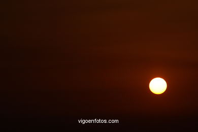 SUNSET & SUNRISE. VIGO BAY. SEA AND LANDSCAPES. A GUIA