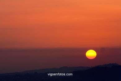 SUNSET & SUNRISE. VIGO BAY. SEA AND LANDSCAPES. A GUIA