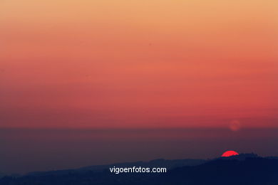 SUNSET & SUNRISE. VIGO BAY. SEA AND LANDSCAPES. A GUIA