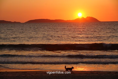 PÔR DO SOL NO MAR. OCASO. SAMIL. PAISAGENS. GALIZA. ESPANHA