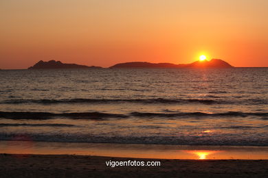 PÔR DO SOL NO MAR. OCASO. SAMIL. PAISAGENS. GALIZA. ESPANHA