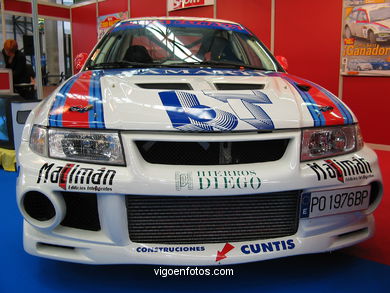 FERRARI F40, PORCHE 911,... CARROS: SALÃO DO AUTOMÓVEL 2003