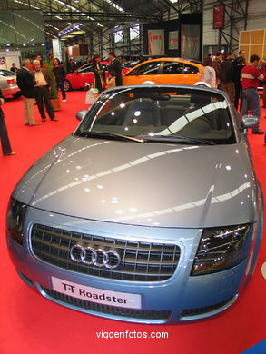 CARROS: SALÃO DO AUTOMÓVEL 2004