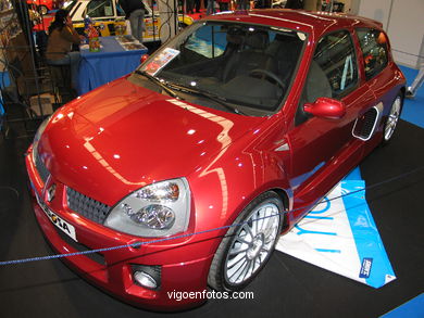 COCHES: SALÓN DEL AUTOMÓVIL 2004