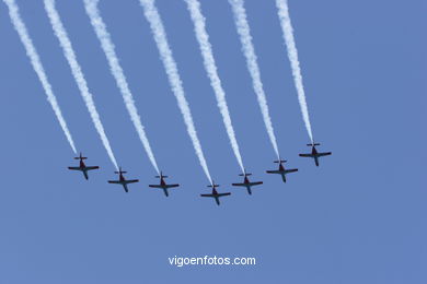 AVIÕES - PATRULHA ÁGUIA - F18- EXHIBICIÓN AÉREA