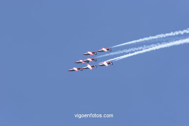 AVIÕES - PATRULHA ÁGUIA - F18- EXHIBICIÓN AÉREA