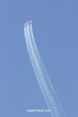 AVIÕES - PATRULHA ÁGUIA - F18- EXHIBICIÓN AÉREA