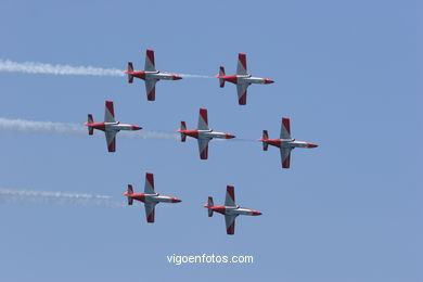 AVIÕES - PATRULHA ÁGUIA - F18- EXHIBICIÓN AÉREA