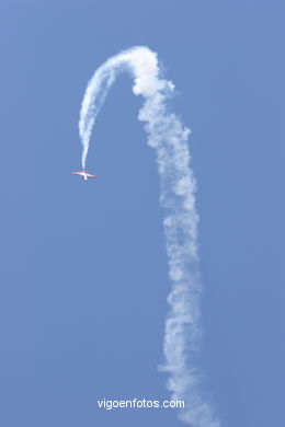 AVIONES - PATRULLA ÁGUILA - F18- EXHIBICIÓN AÉREA