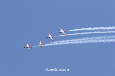 AVIONES - PATRULLA ÁGUILA - F18- EXHIBICIÓN AÉREA