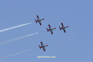 AVIÕES - PATRULHA ÁGUIA - F18- EXHIBICIÓN AÉREA