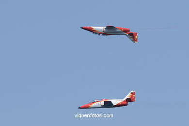 AVIÕES - PATRULHA ÁGUIA - F18- EXHIBICIÓN AÉREA