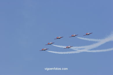 AVIÕES - PATRULHA ÁGUIA - F18- EXHIBICIÓN AÉREA