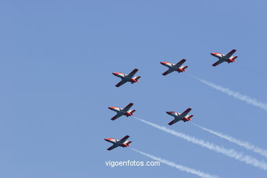 AVIONES - PATRULLA ÁGUILA - F18- EXHIBICIÓN AÉREA