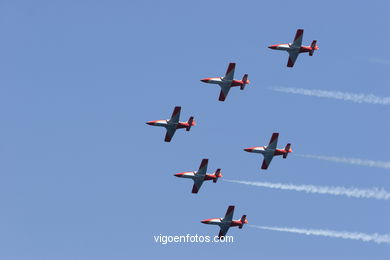 AVIÕES - PATRULHA ÁGUIA - F18- EXHIBICIÓN AÉREA