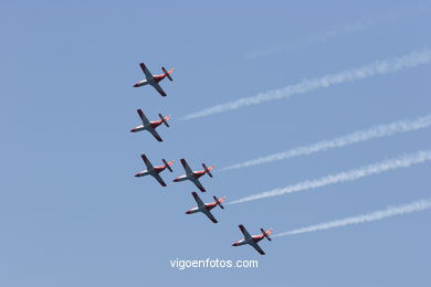 AVIÕES - PATRULHA ÁGUIA - F18- EXHIBICIÓN AÉREA