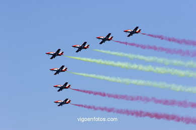 AVIONES - PATRULLA ÁGUILA - F18- EXHIBICIÓN AÉREA