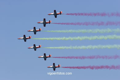 AVIÕES - PATRULHA ÁGUIA - F18- EXHIBICIÓN AÉREA