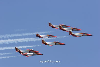 AVIONES - PATRULLA ÁGUILA - F18- EXHIBICIÓN AÉREA