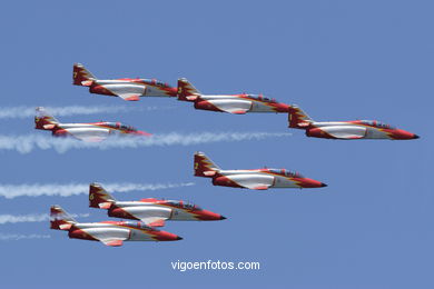 AVIONES - PATRULLA ÁGUILA - F18- EXHIBICIÓN AÉREA