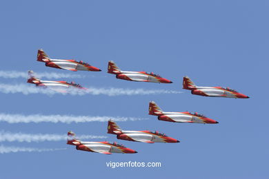 AVIONES - PATRULLA ÁGUILA - F18- EXHIBICIÓN AÉREA