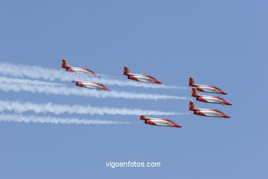 AVIONES - PATRULLA ÁGUILA - F18- EXHIBICIÓN AÉREA