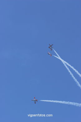 PATRULLA ÁGUILA - EXHIBICIÓN AÉREA DE VIGO 2006