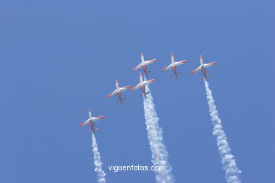 PATRULLA ÁGUILA - EXHIBICIÓN AÉREA DE VIGO 2006