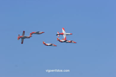 PATRULLA ÁGUILA - EXHIBICIÓN AÉREA DE VIGO 2006