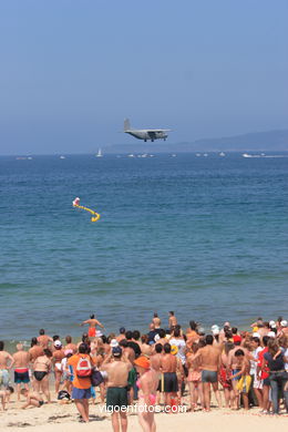 PARACHUTIST ALAS TEAM. AIRSHOW 2006. VIGO (SPAIN)