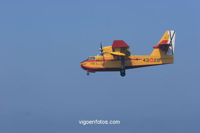 AVIÓN CANADIAR APAGAFUEGOS - EXHIBICIÓN AÉREA DE VIGO 2006