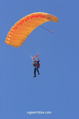 PARATROOPERS OF PAPEA. AIRSHOW 2006. VIGO (SPAIN)