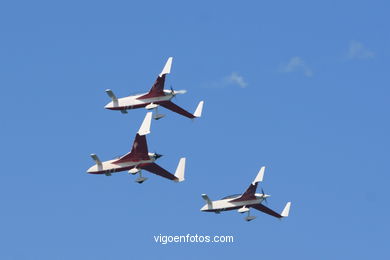 AVIÕES ACROEZ - REVA - PATRULHA ACROBÁTICA REVA - EXHIBICIÓN AÉREA DE VIGO 2006