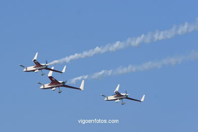 AVIÕES ACROEZ - REVA - PATRULHA ACROBÁTICA REVA - EXHIBICIÓN AÉREA DE VIGO 2006