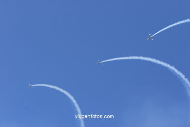 AVIONES ACROEZ - REVA - PATRULLA ACROBÁTICA REVA - EXHIBICIÓN AÉREA DE VIGO 2006