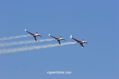 AVIÕES ACROEZ - REVA - PATRULHA ACROBÁTICA REVA - EXHIBICIÓN AÉREA DE VIGO 2006