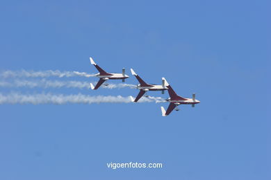 AVIÕES ACROEZ - REVA - PATRULHA ACROBÁTICA REVA - EXHIBICIÓN AÉREA DE VIGO 2006