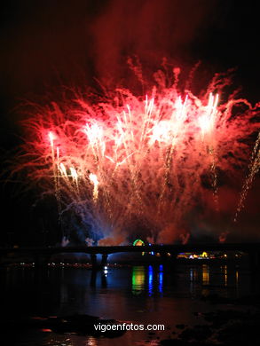 FOGOS ARTIFICIAIS E FEIRA DE BOUZAS - FESTAS DE BOUZAS 2004