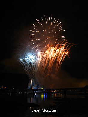 FOGOS ARTIFICIAIS E FEIRA DE BOUZAS - FESTAS DE BOUZAS 2004