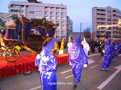 CARNAVAL 2004 - COMPARSAS - ENTERRO DA SARDINA