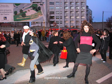 CARNAVAL 2004 - COMPARSAS - ENTERRO DA SARDINA