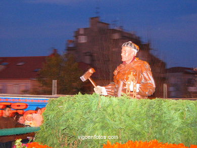 CARNAVAL 2004 - COMPARSAS - ENTERRO DA SARDINA