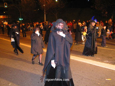 CARNAVAL 2004 - COMPARSAS - ENTERRO DA SARDINA