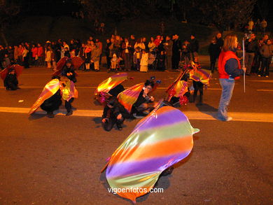 CARNAVAL 2004 - COMPARSAS - ENTERRO DA SARDINA