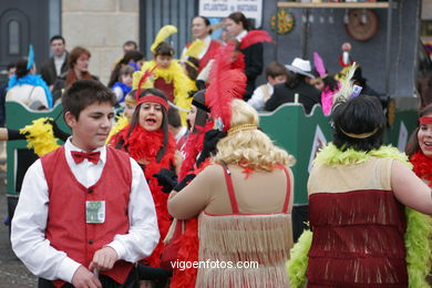 COMPARSA 'GRAN CASINO DE LAS VELAS' EN MATAMÁ - CARNAVAL 2005