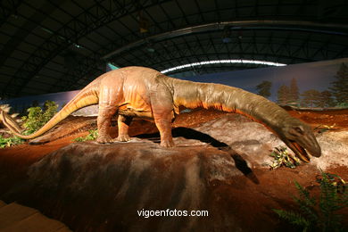 DINOSAUR EXTINCTION - MODELS. UNIVERSAL EXHIBITION - GOBISSAUROS - DINOSAURS OF THE GOBI DESERT. EXTINCTION