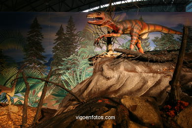 DINOSAUR EXTINCTION - MODELS. UNIVERSAL EXHIBITION - GOBISSAUROS - DINOSAURS OF THE GOBI DESERT. EXTINCTION