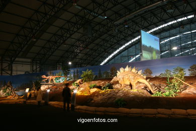 DINOSAUR EXTINCTION - MODELS. UNIVERSAL EXHIBITION - GOBISSAUROS - DINOSAURS OF THE GOBI DESERT. EXTINCTION