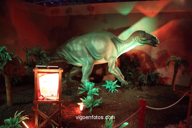 DINOSAUR FOSSIL - SKULLS AND BONES. UNIVERSAL EXHIBITION - GOBISSAUROS - DINOSAURS OF THE GOBI DESERT. EXTINCTION